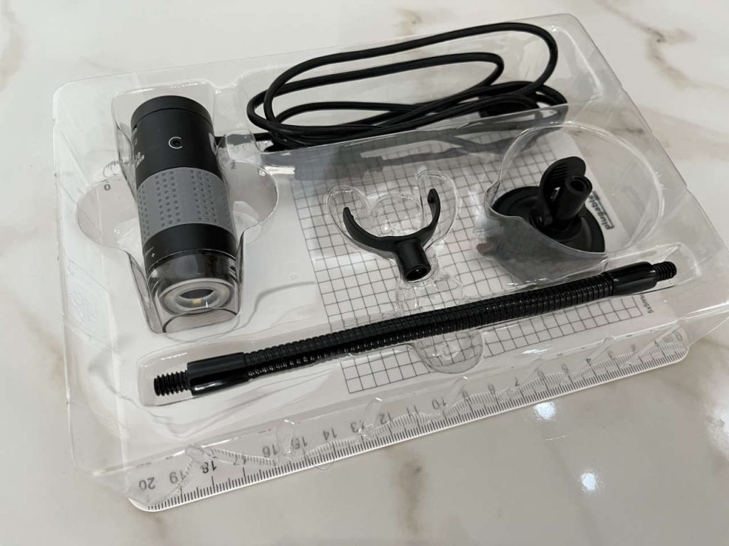 Plugable USB digital microscope kit with microscope, flexible stand, suction base, holder and observation plate.